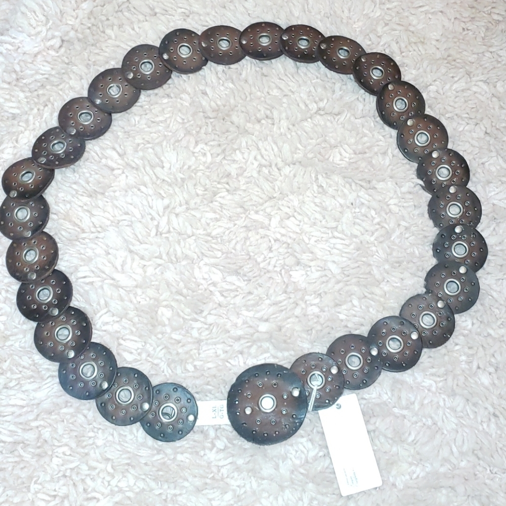 American eagle cinch belt. Worn once so the tag is gone.